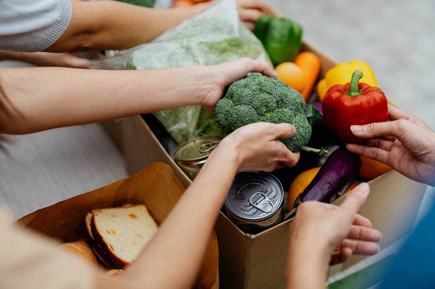 Packaging food