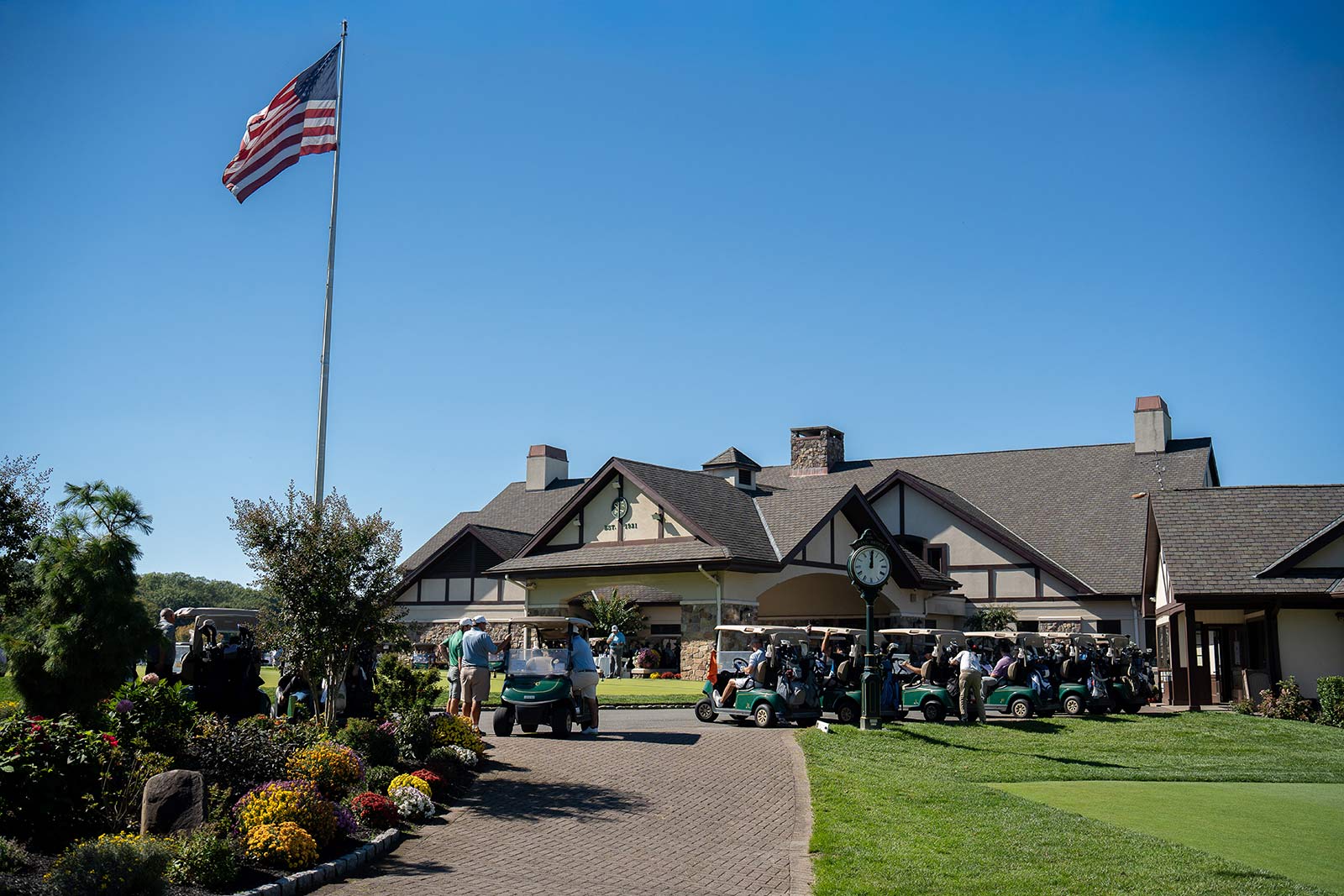Golf club exterior
